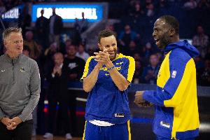 库里谈怪阵容：这是非常典型的科尔式思路 大家都习惯了这种方式