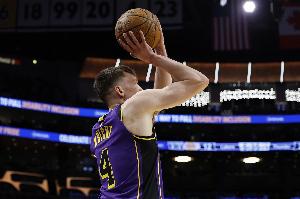 效率低！克内克特13投5中拿到16分 三分8中2