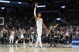 美记：文班是自16库后最受瞩目的球员 只要他在你根本不会看别人