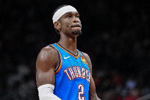 稳如老狗！亚历山大半场13中8拿20分3板4助0失误 已连续78场20+