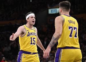 Skip：东契奇回归44分12板6助&里夫斯只得21分 莫兰特拉了啊