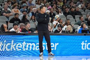 米奇-约翰逊谈首败：赛季很漫长&每场都值得学习 开局策略不对