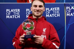 利物浦官推晒照，纪念麦卡欧冠“背靠背”两战皇马均获评全场最佳