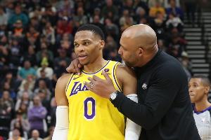 小阵容鬼才！湖记：只有哈姆能支教拉文+威少+莫兰特的后场